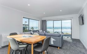 Kaka Point Views Apartment 1
